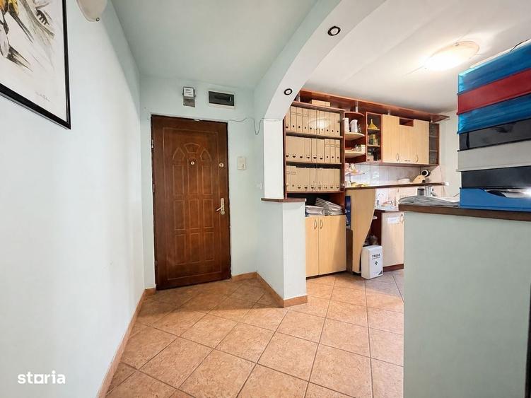 Apartament cu 3 camere semidecomandat în Central