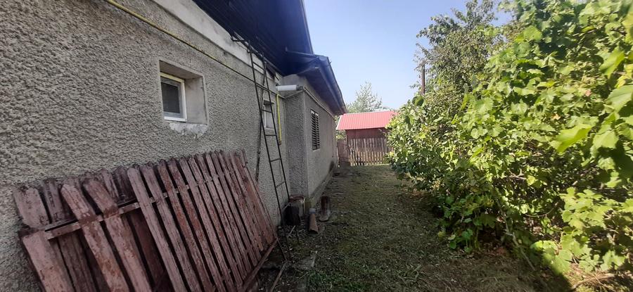 Casă individuală cu 4 camere cu Canalizare în Central