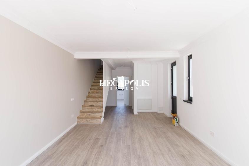 Duplex cu 3 camere cu Teren 193.30000305176 Mp în Sânpetru