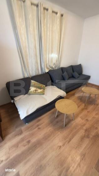 Apartament cu 3 camere semidecomandat în Craiovița Nouă
