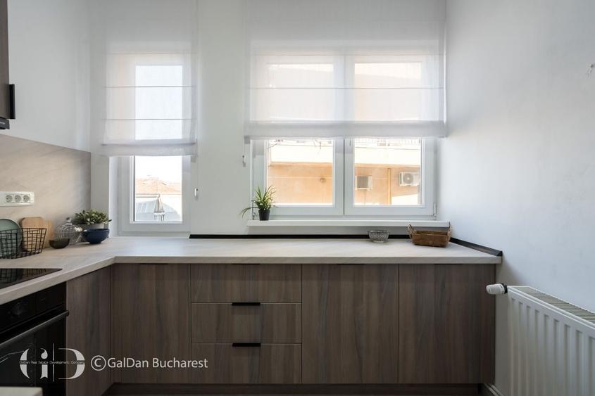 Apartament cu 6 camere, mobilat în P-ța Universității