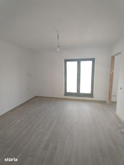 Casă cu 4 camere cu Teren 500 Mp în Blandiana