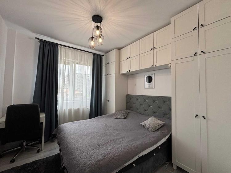 Apartament cu 3 camere semidecomandat în Dosu Bricii