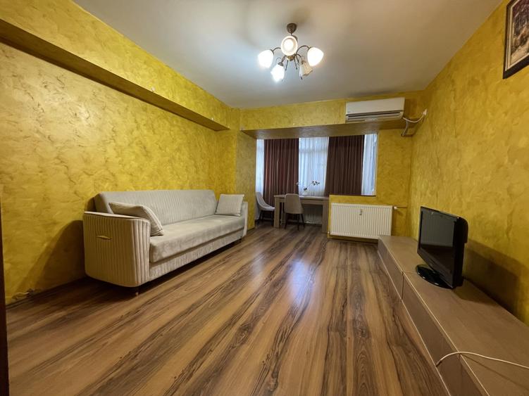 Apartament cu 3 camere decomandat, mobilat în Colentina