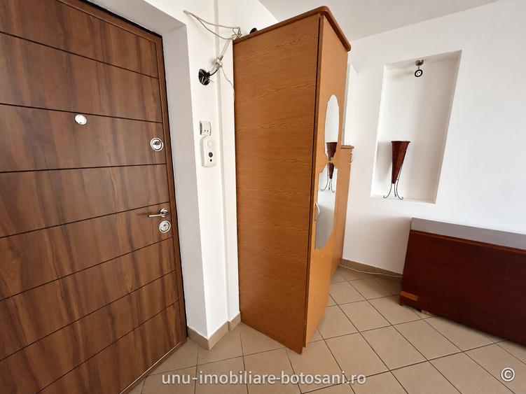 Apartament cu 4 camere decomandat în Central
