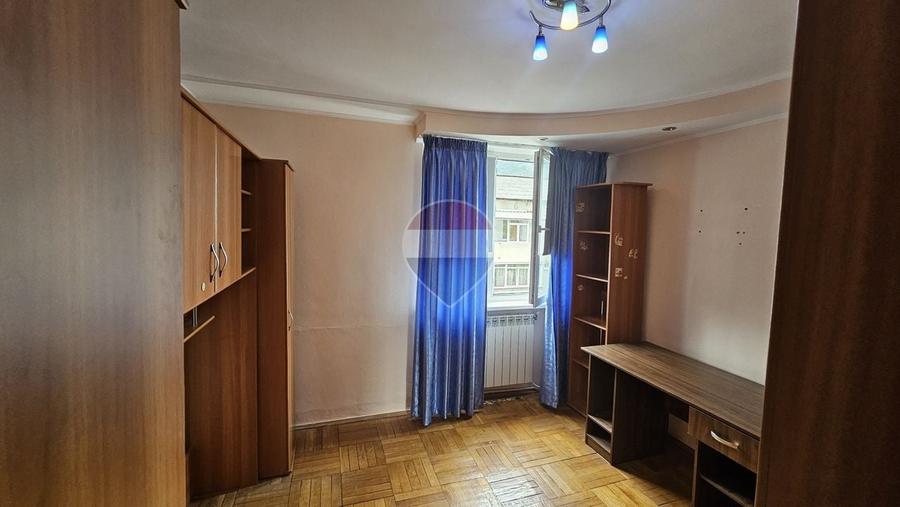 Apartament cu 2 camere decomandat, mobilat în Central