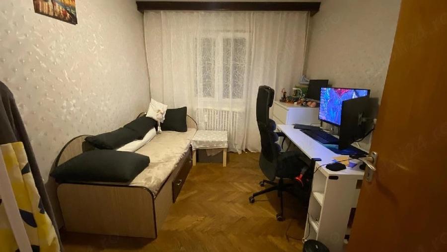 Apartament cu 3 camere semidecomandat în Militari