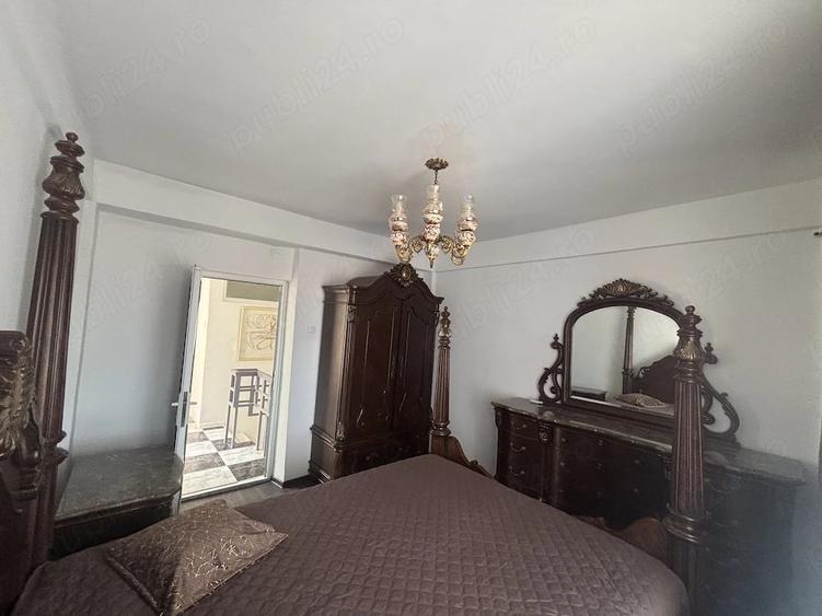 Apartament cu 4 camere decomandat în Delfinariu