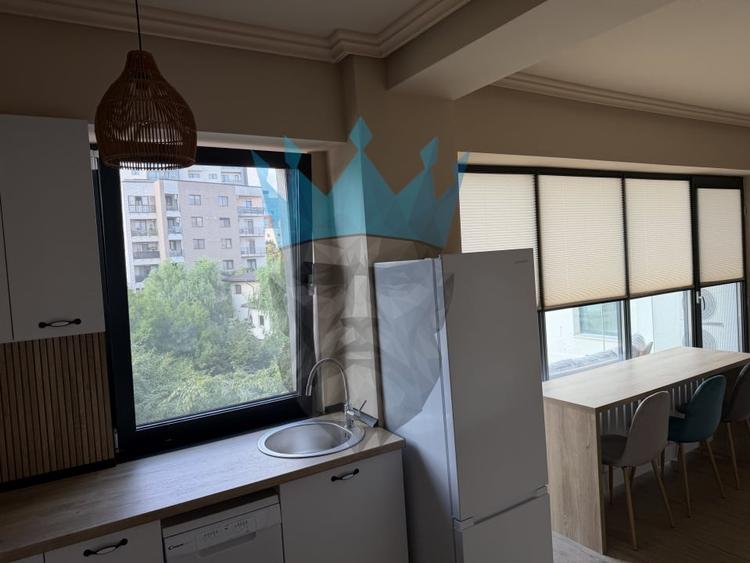 Apartament cu 2 camere semidecomandat, mobilat în P-ța Alba Iulia