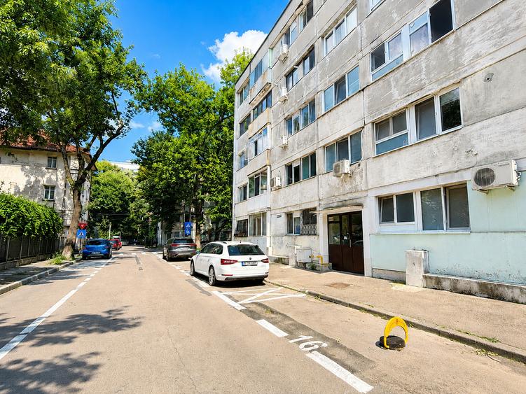Apartament cu 2 camere semidecomandat în Eroii Revoluției