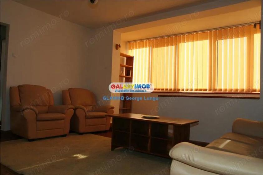Apartament cu 3 camere semidecomandat în Drumul Taberei
