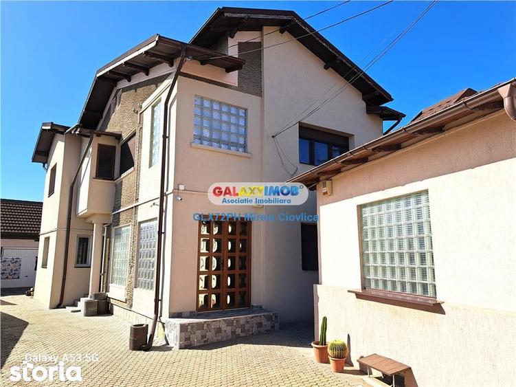 Casă cu 4 camere cu Teren 985 Mp în Central