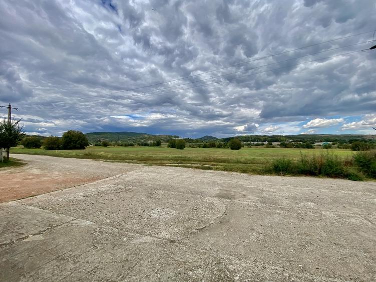 Spațiu industrial, de 2,500 mp, în Berca
