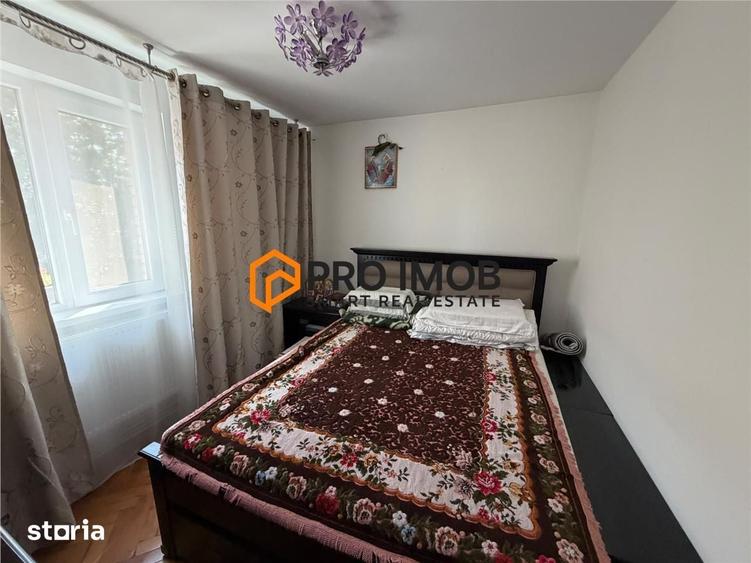 Apartament cu 4 camere semidecomandat în Micro 5