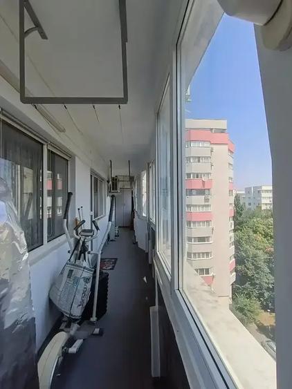 Apartament cu 3 camere decomandat, mobilat în Victoriei