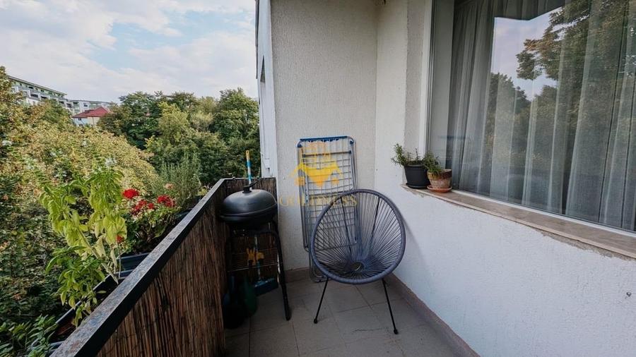 Apartament cu 3 camere semidecomandat în Central