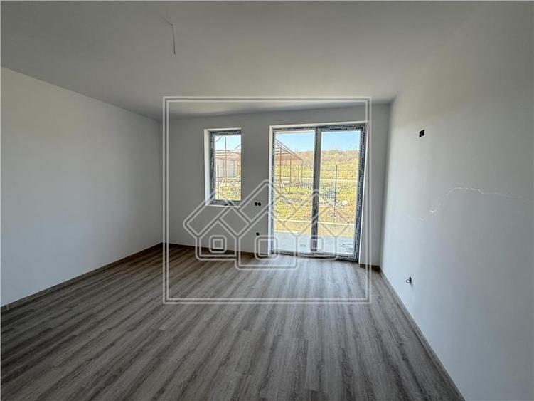 Duplex cu 5 camere cu Canalizare în Central