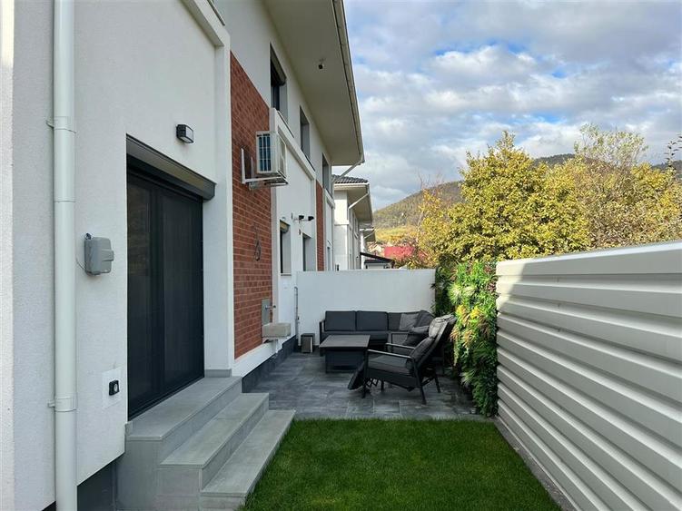 Duplex cu 4 camere cu Teren 171 Mp în Exterior Vest