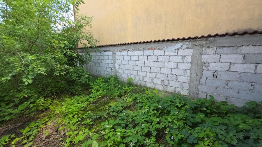Casă individuală cu 6 camere cu Teren 1444 Mp în Central