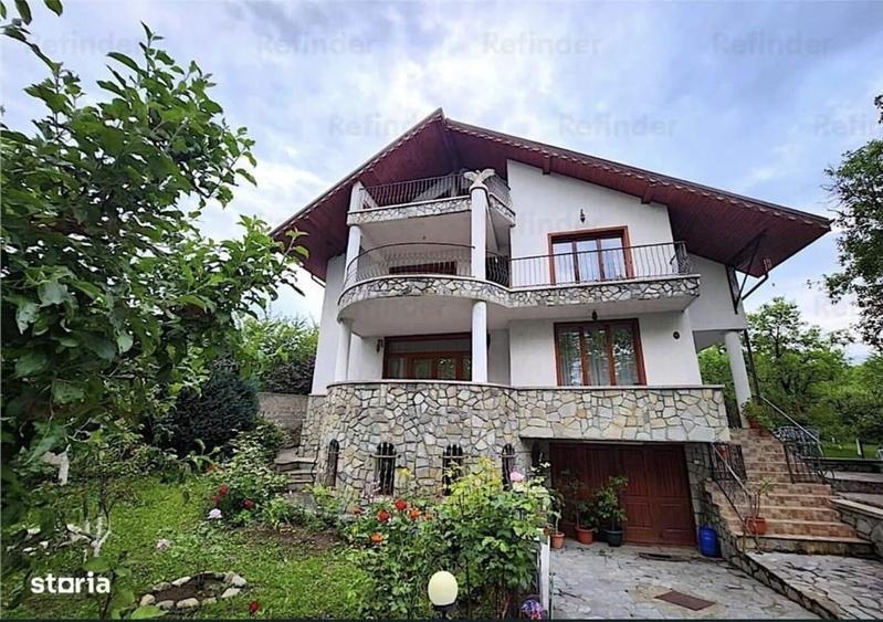Casă individuală cu 7 camere cu Teren 3500 Mp în Cornu de Jos (Cornu)