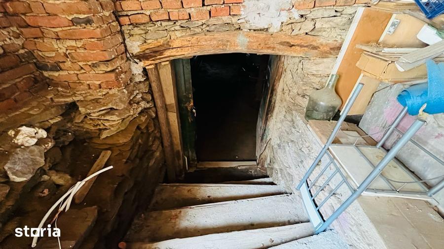 Casă cu 3 camere cu Teren 1049 Mp în Central