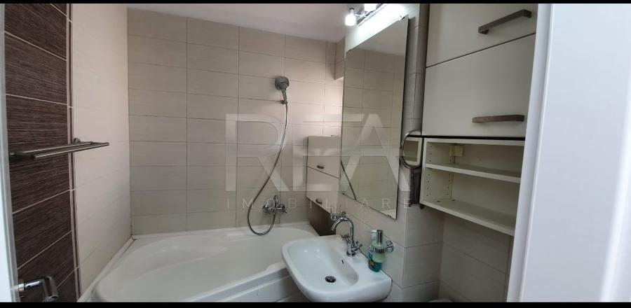 Apartament cu 3 camere decomandat, mobilat în Tineretului