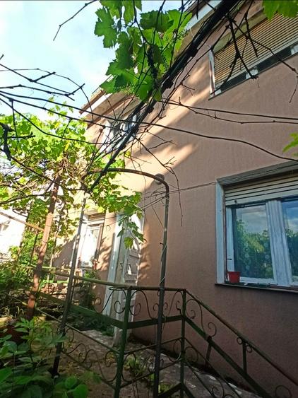 Casă individuală cu 5 camere cu Canalizare în Central