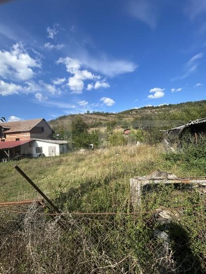 Teren Construcții intravilan de 2920 mp, în Bonț