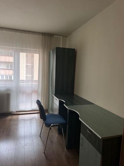 Apartament cu 3 camere decomandat în Micești