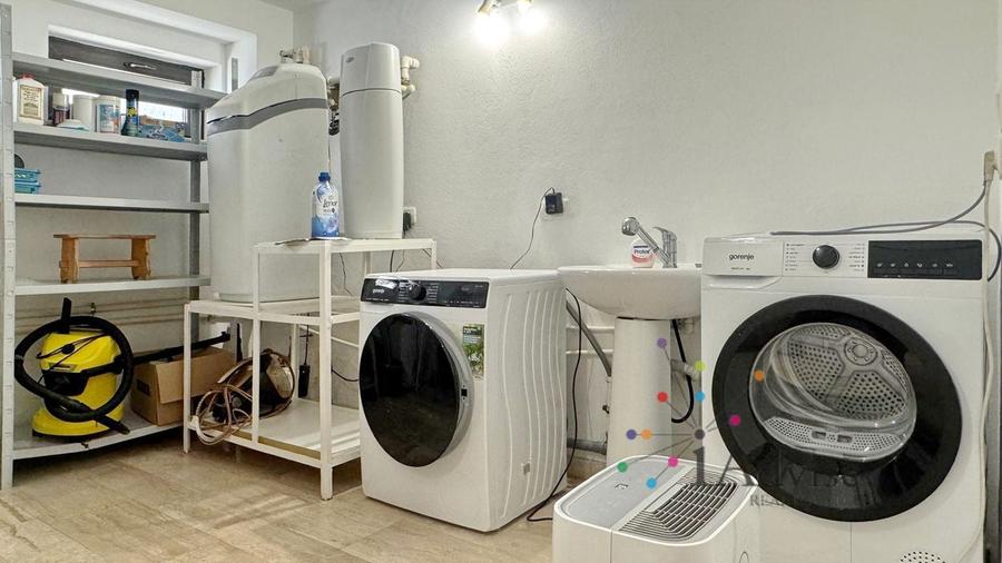 Casă individuală cu 4 camere cu Canalizare în Noua