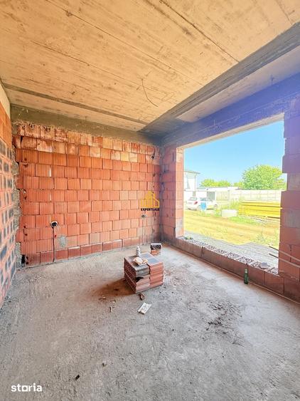Casă cu 4 camere cu Teren 296 Mp în Central