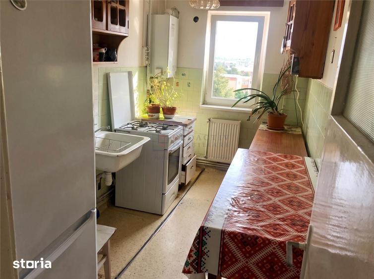 Apartament cu 3 camere semidecomandat în Central