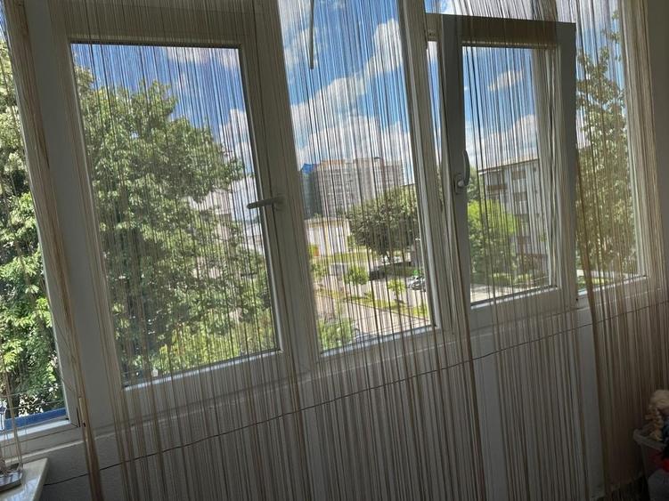 Apartament cu 3 camere semidecomandat în Micro 6
