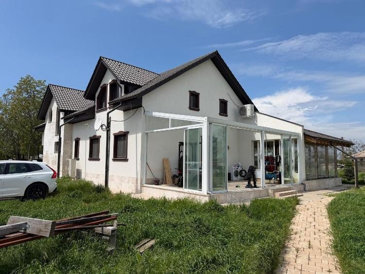 Casă individuală cu 4 camere cu Canalizare în Dăscălești