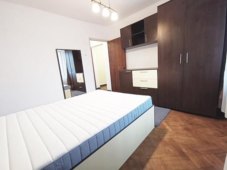 Apartament cu 3 camere decomandat în Lacul Tei