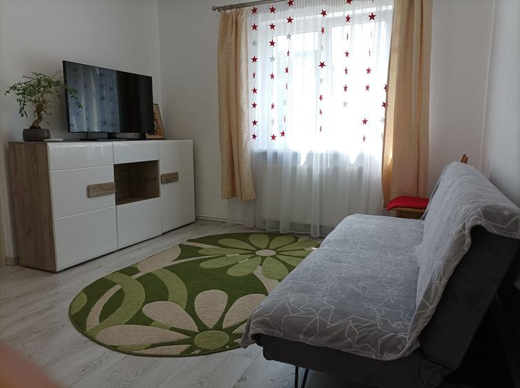 Apartament cu 3 camere semidecomandat în Hipodrom 1