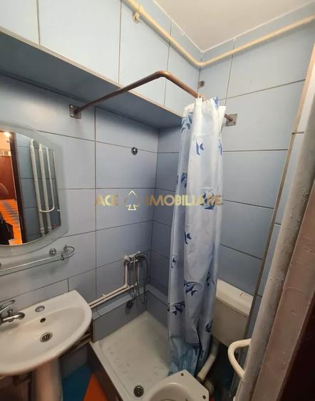 Apartament cu 3 camere decomandat, mobilat în Berceni
