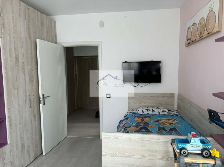 Apartament cu 3 camere decomandat în Europa