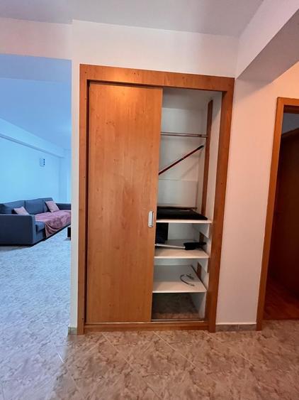 Apartament cu 3 camere decomandat, mobilat în Aradului