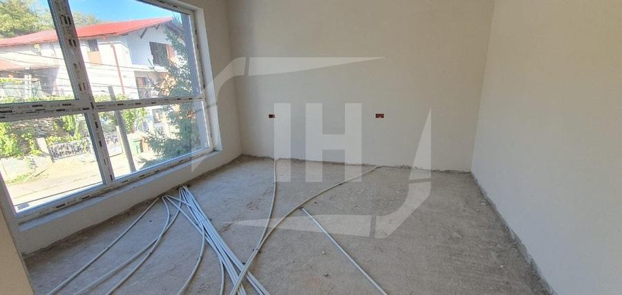 Duplex cu 5 camere cu Canalizare în Dâmbul Rotund