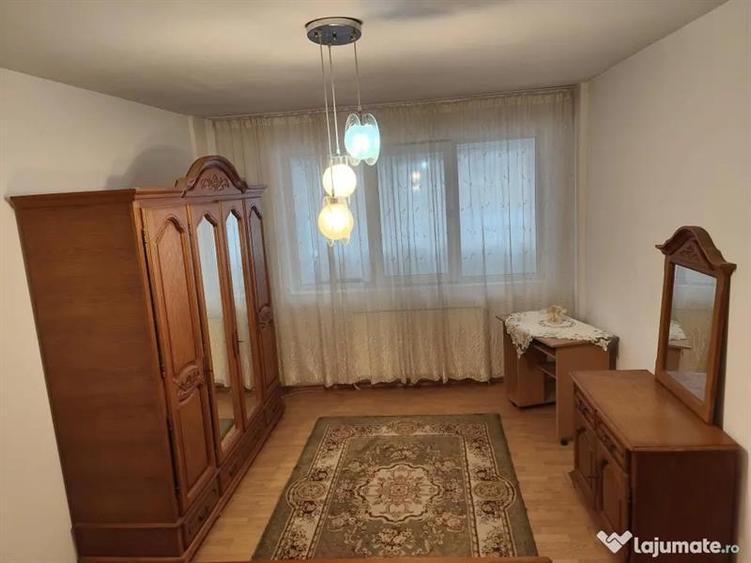 Garsonieră decomandată, mobilată în Craiovița Nouă