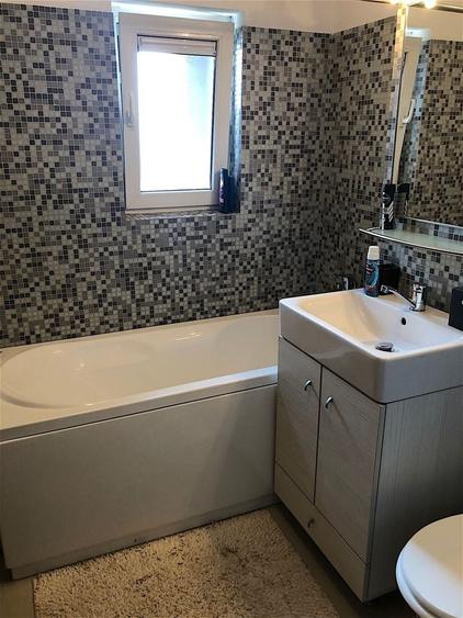 Apartament cu 5 camere decomandat în Aradului