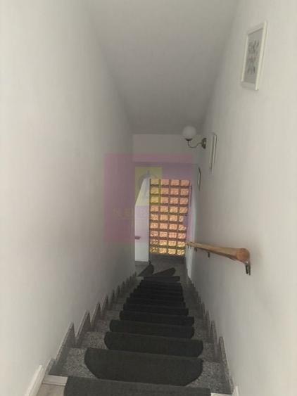 Casă cu 10 camere în Drumul Sării