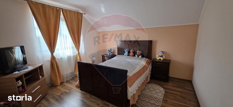 Casă cu 6 camere cu Teren 721 Mp în Crevedia