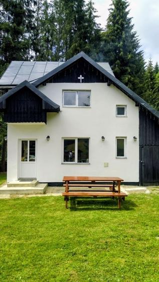 Casă cu 2 camere cu Teren 50 Mp în Piatra