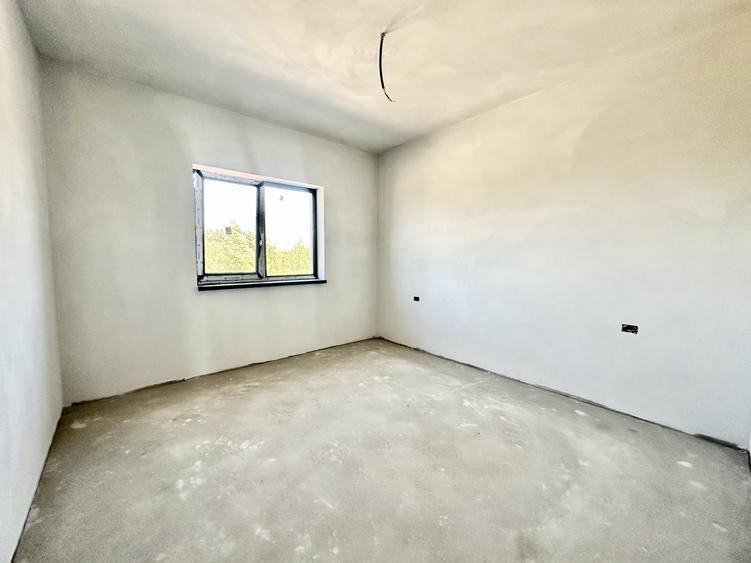 Duplex cu 5 camere cu Canalizare în Moșnița Nouă