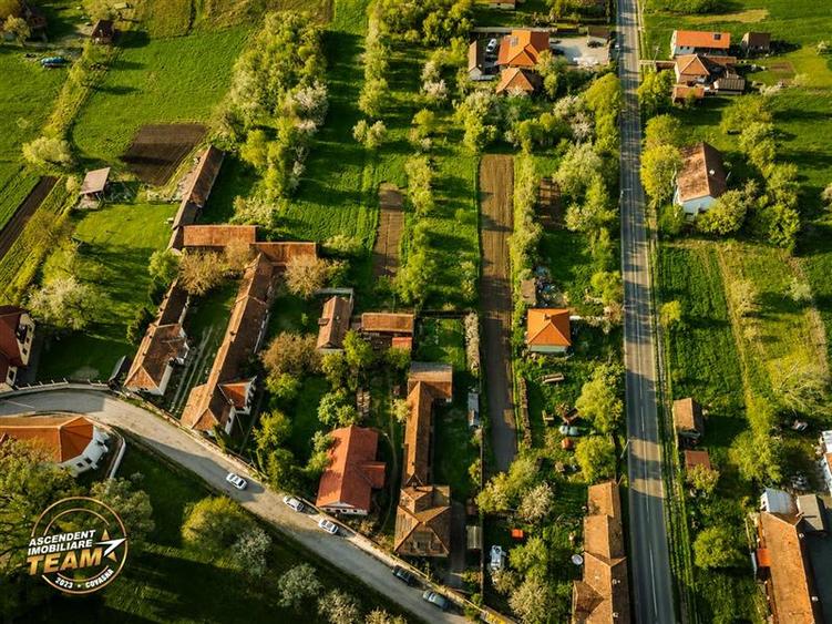 Casă cu 7 camere cu Teren 2822 Mp în Căpeni