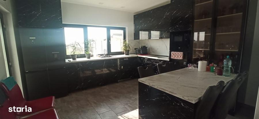 Casă cu 3 camere cu Teren 1100 Mp în Mândruloc