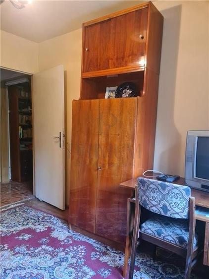 Apartament cu 3 camere semidecomandat în Girocului
