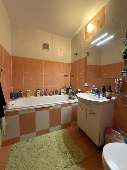 Apartament cu 3 camere semidecomandat, mobilat în Soarelui